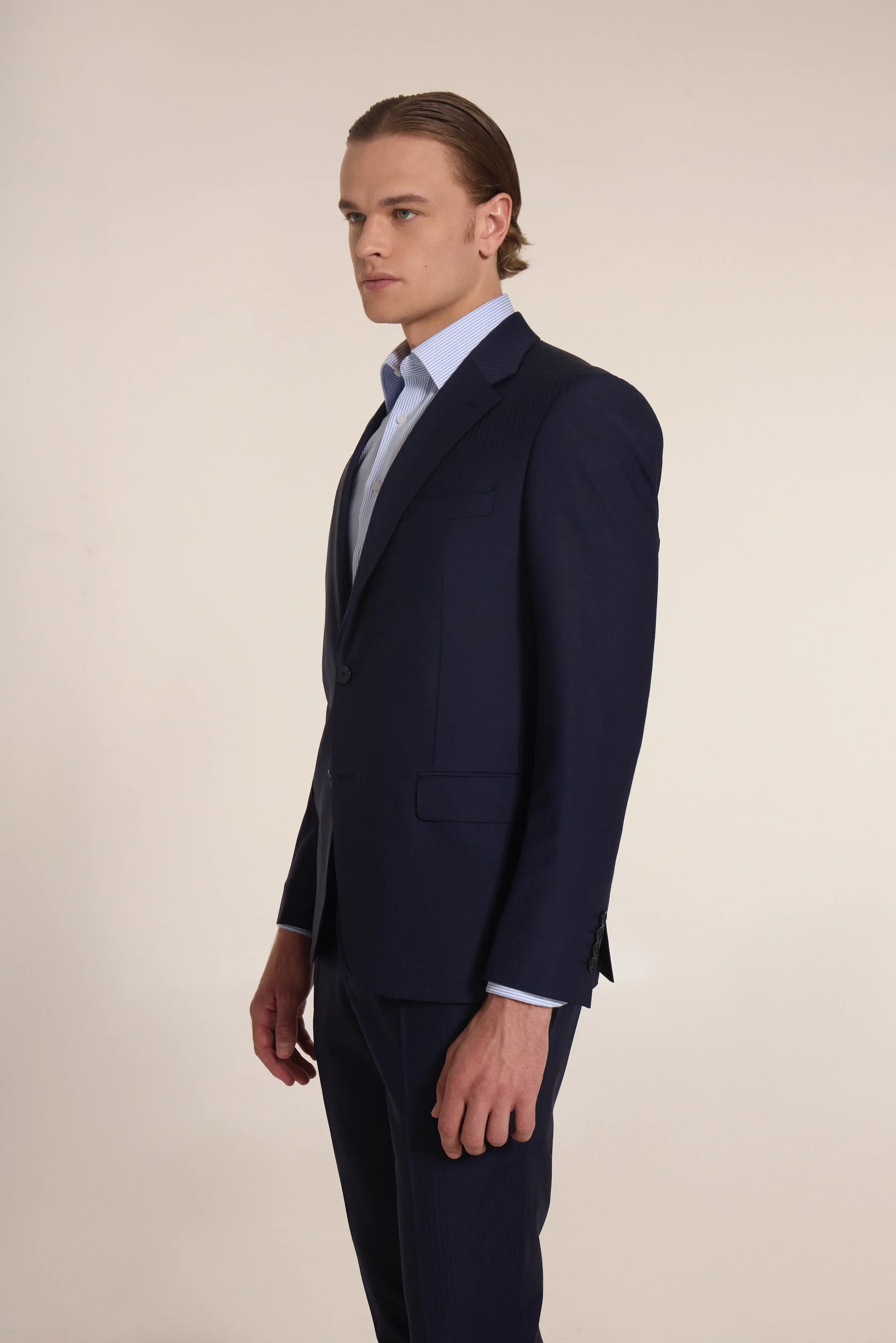 The dark blue wool suit with invisible stripes - Image 4