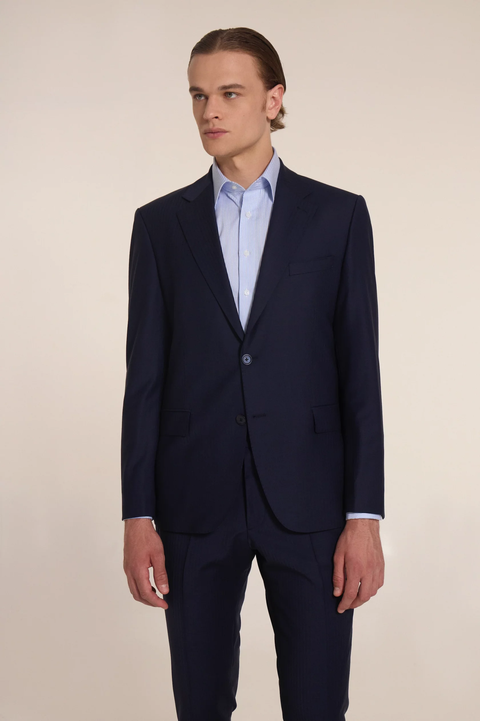 The dark blue wool suit with invisible stripes - Image 2