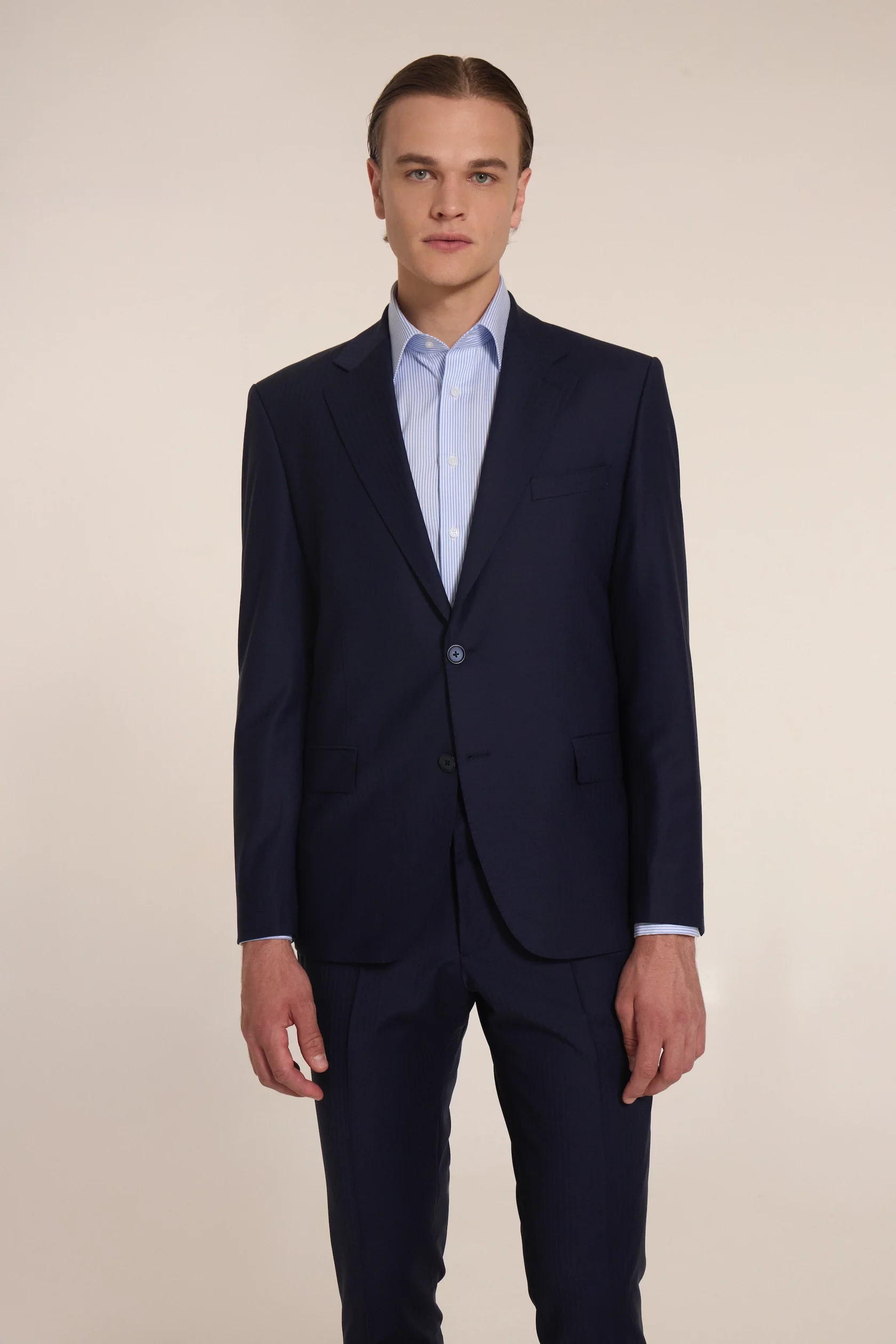 The dark blue wool suit with invisible stripes - Image 3